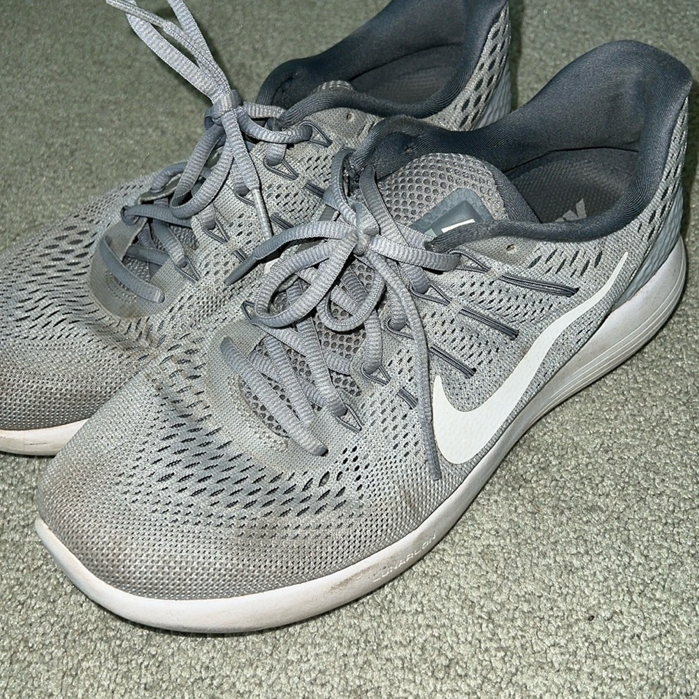 Women’s Nike sneaker size 11